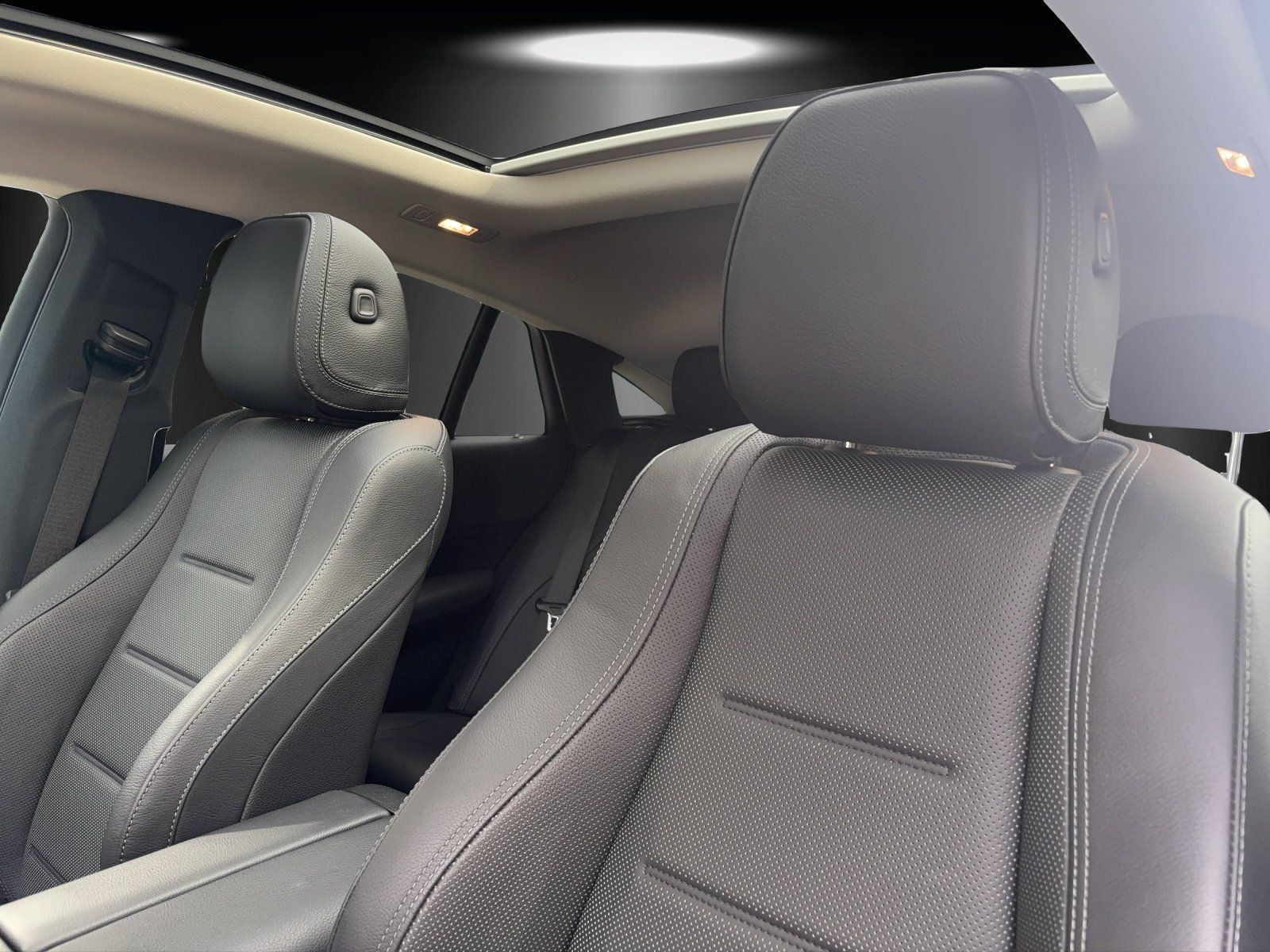 Fahrzeugabbildung Mercedes-Benz GLE400e AMG Prem AIRMATIC Carbon DISTR Pano MLED