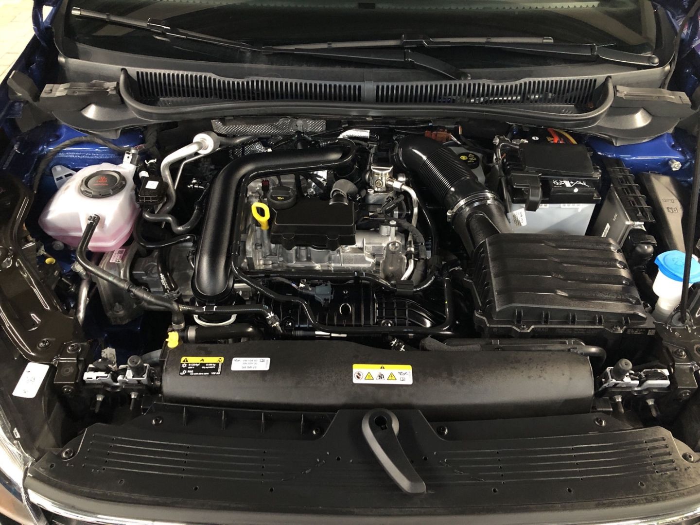 Fahrzeugabbildung Volkswagen Taigo Energy Energy 1.0 TSI AHK-abnehmbar Navi D