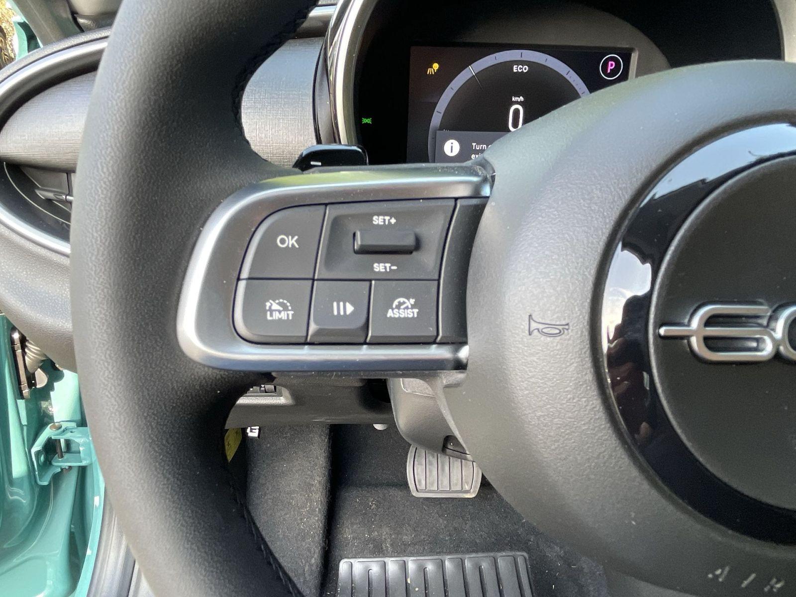 Fiat 600 Hybrid Special Edition NAVI|LED|SHZ|CarPlay|