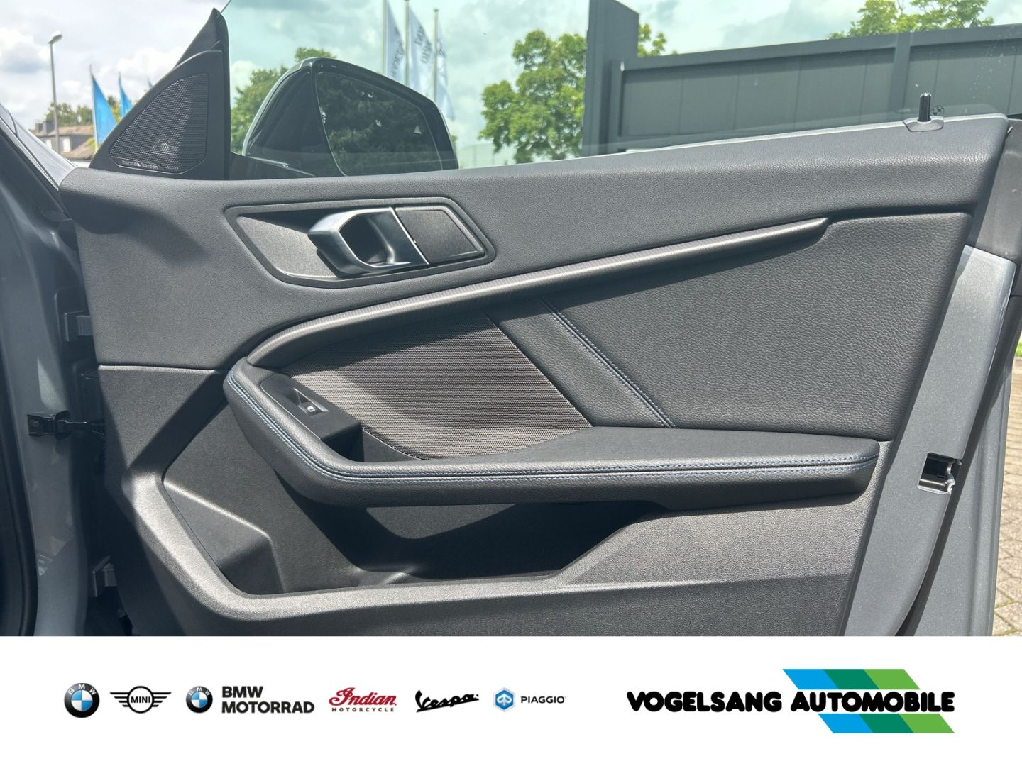 Fahrzeugabbildung BMW M235i xDrive Gran Coupe Park-Assistent Head-Up H