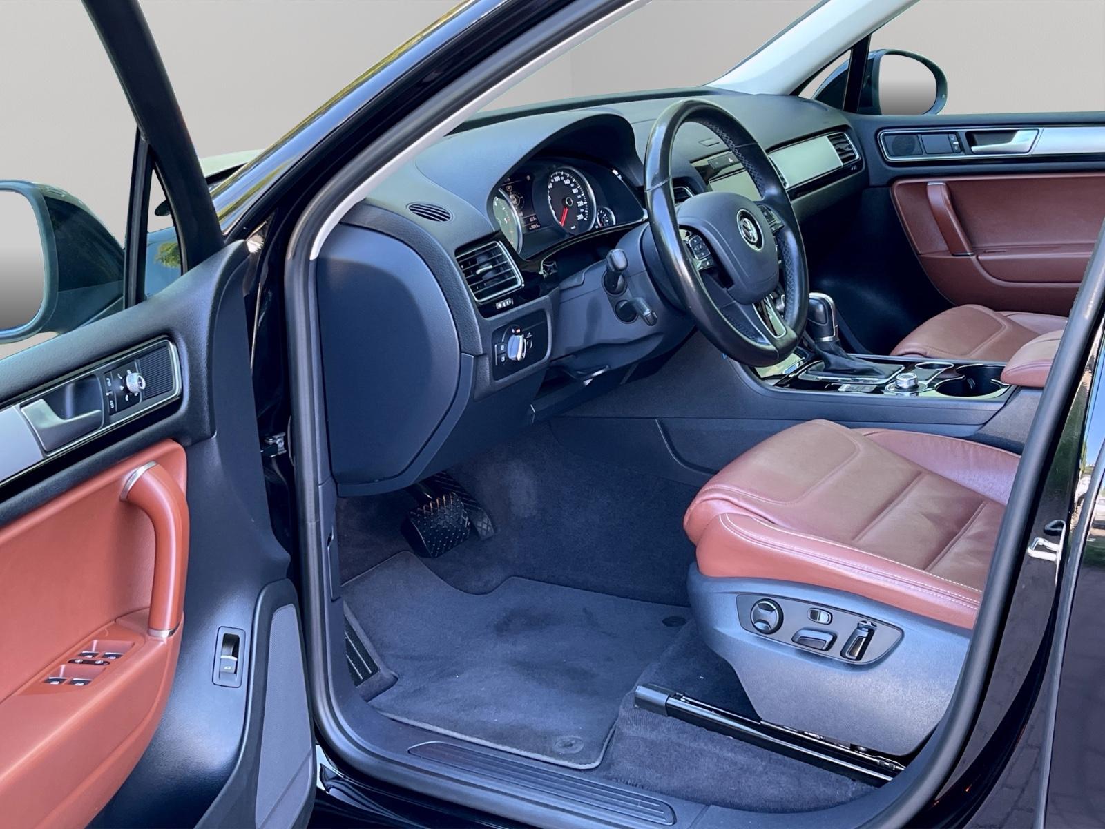 Volkswagen TOUAREG V6 TDI 4 MOTION LEDER PANORA SCHECKHEFT