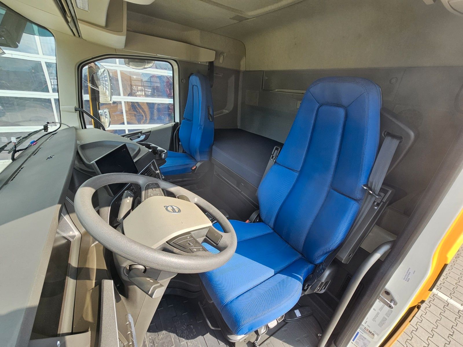 Fahrzeugabbildung Volvo FH 500 SZM + FASSI 545 -7 m. FlyJib 4 Lenkachse