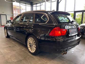 BMW Touring 330d xDrive *PANO*NAVI*PDC*SZHZ*LEDER*