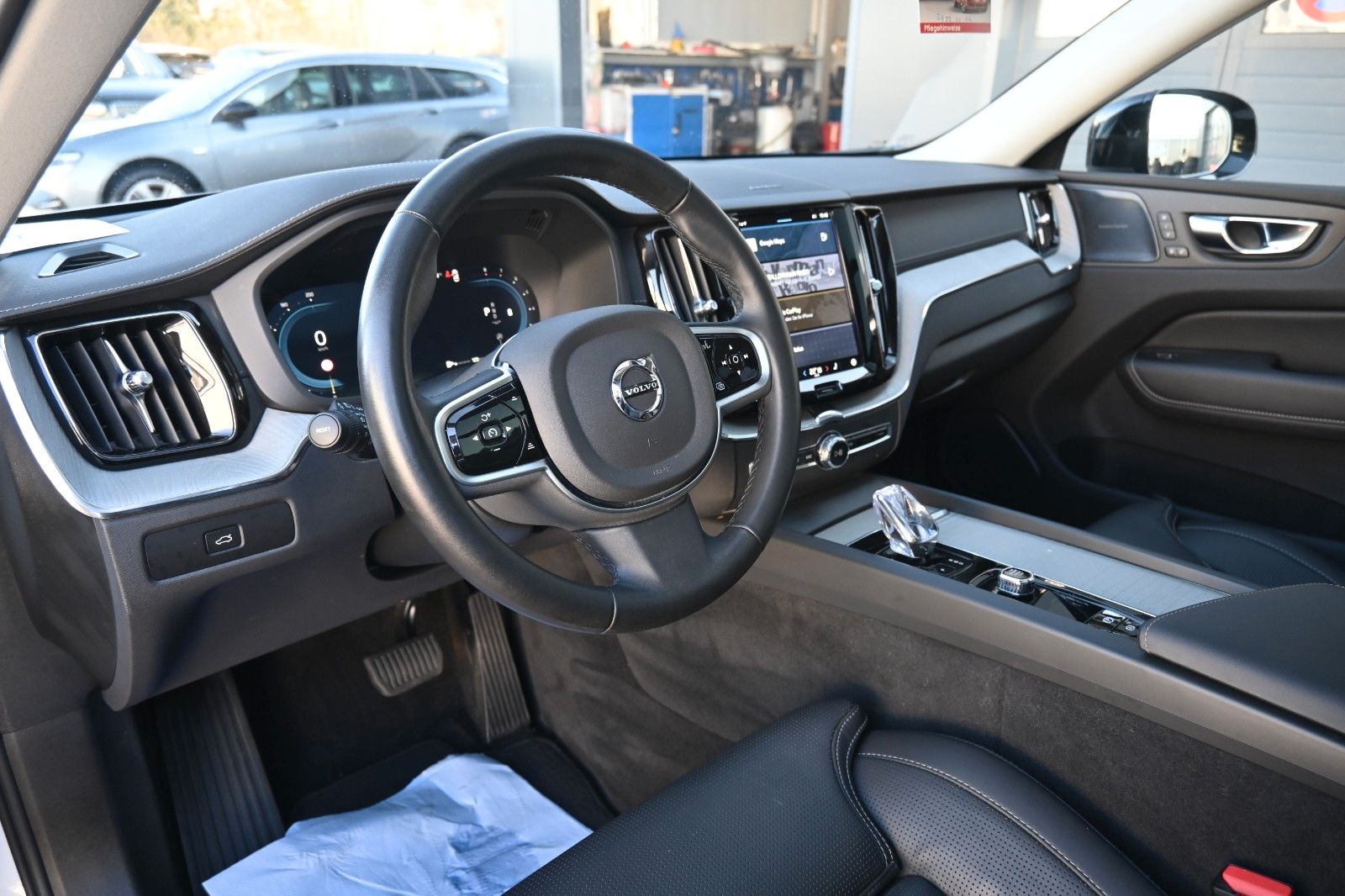 Fahrzeugabbildung Volvo XC60 B5 AWD Ultra Dark*LED*PANO*H&K*LUFT*360*HUD