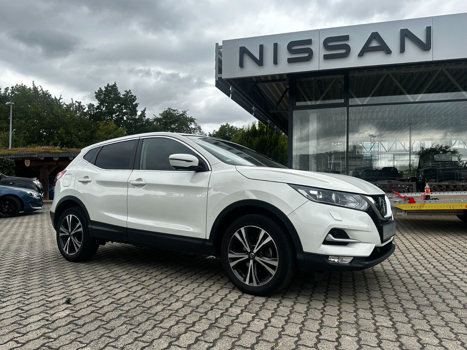 Fahrzeugabbildung Nissan Qashqai AHK / beh. FS/ Navigation / Alu