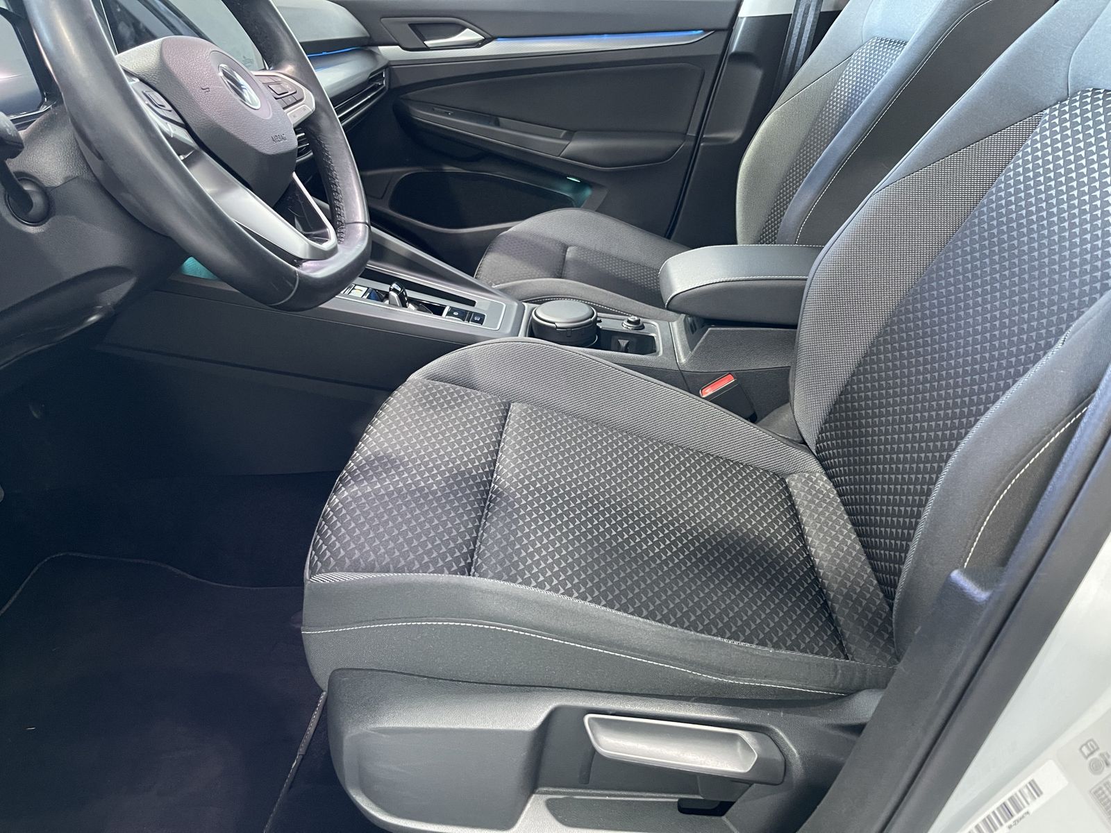 Fahrzeugabbildung Volkswagen Golf Active 2.0 TDI*VW-Anschlussgarantie*AHK*Cam