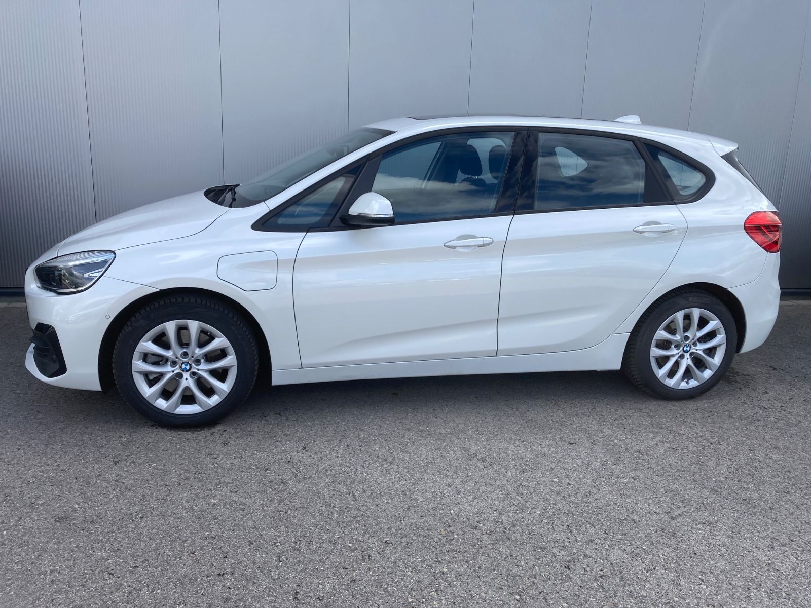 BMW 225xe Active Tourer *Panoramadach*Navi*PDC*