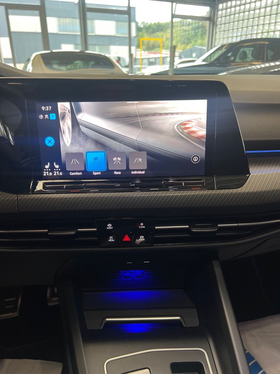 Fahrzeugabbildung Volkswagen Golf VIII Lim. R 4Motion *LAPIZ BLUE*KAMERA*IQ*