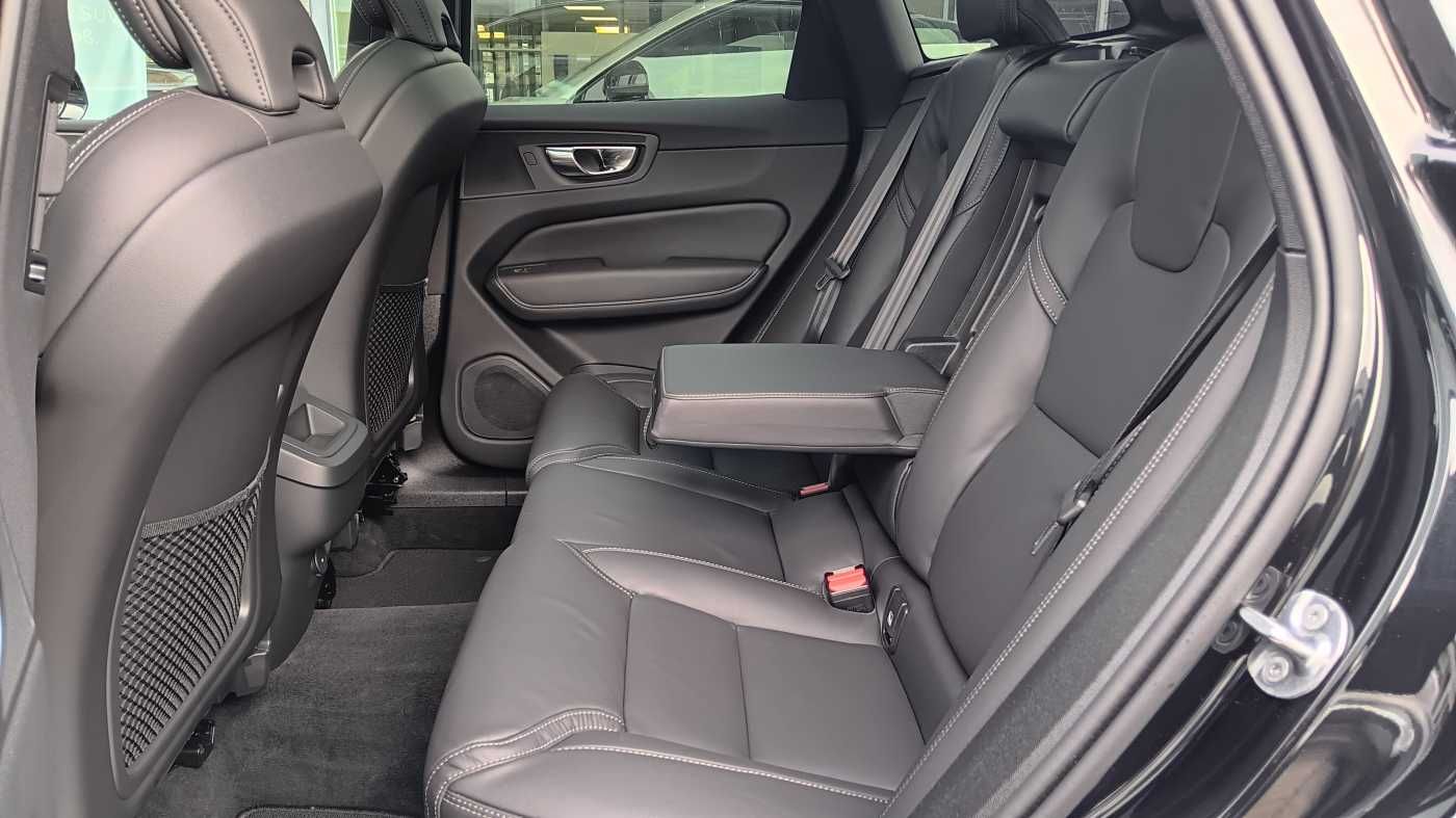 Fahrzeugabbildung Volvo XC60 B5 AWD Plus Black Edition 'AHK, ACC'