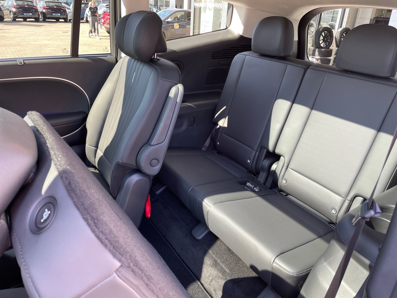 Fahrzeugabbildung Hyundai IONIQ 9 UNIQ 110 kWh 4WD 6-Sitzer Panno Relax