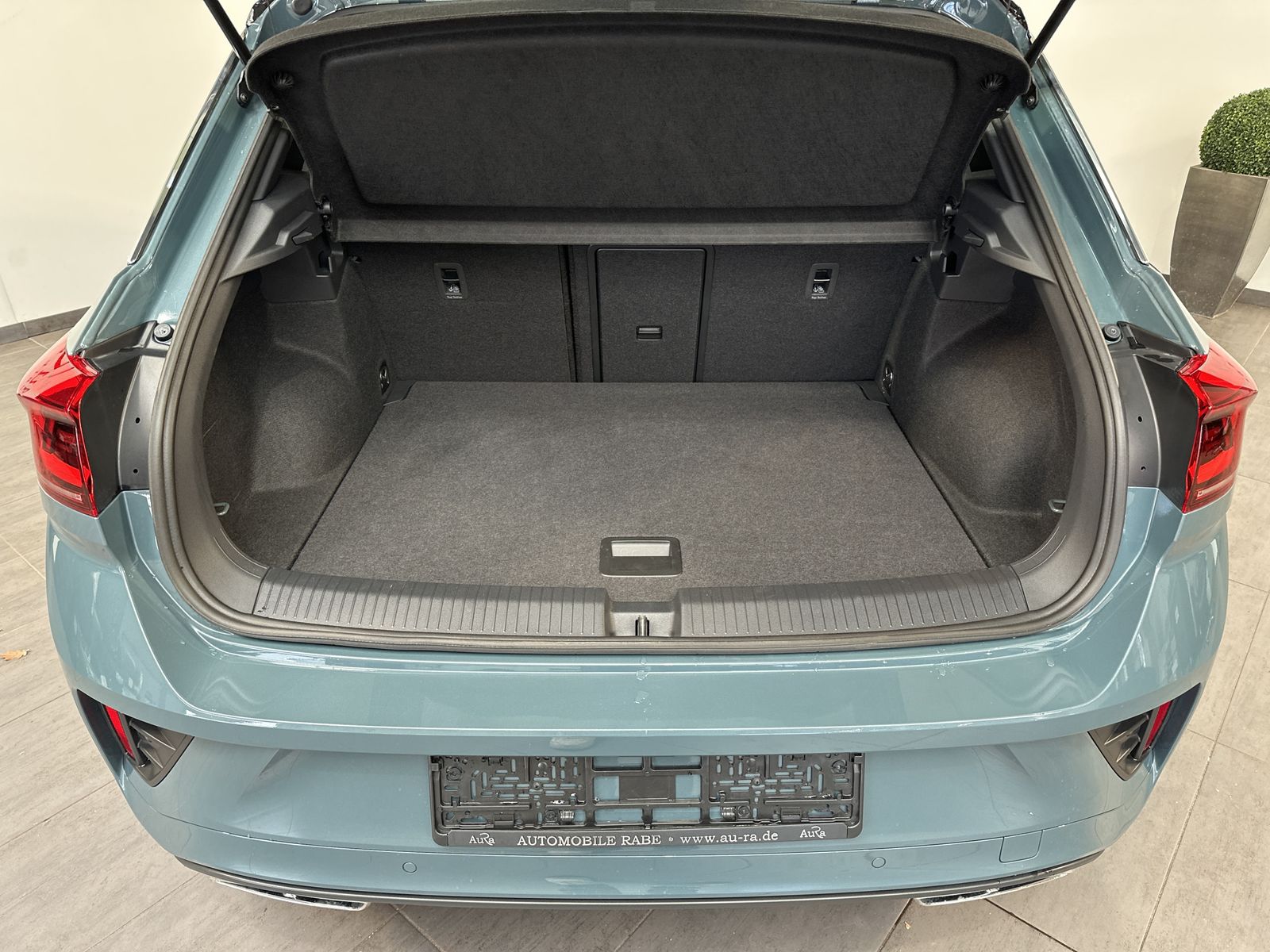 Fahrzeugabbildung Volkswagen T-Roc 2.0 TDI R-Line 4Motion NAV+LED+V-COCK+KAM