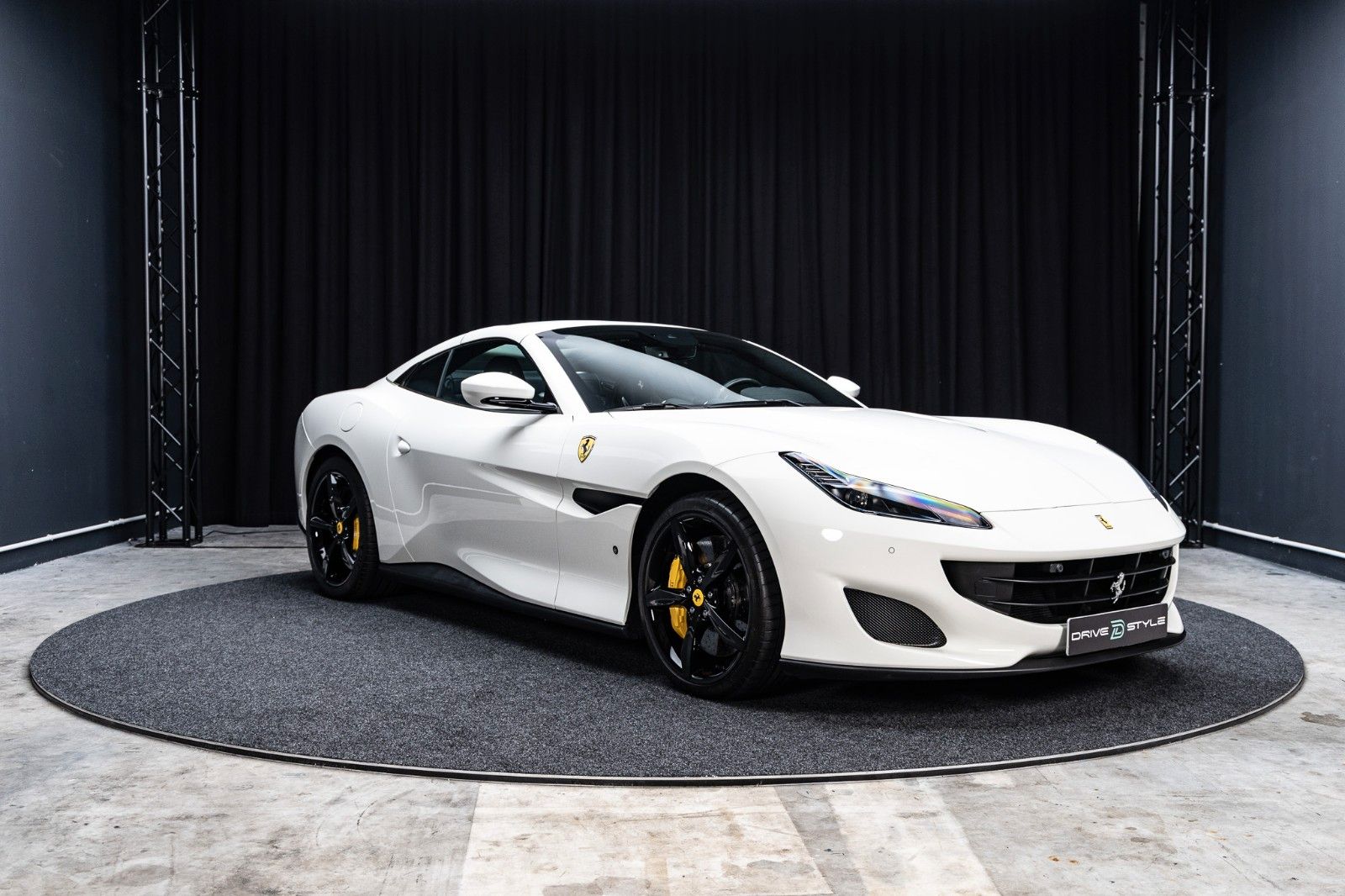 FERRARI Portofino 3.9 T V8 DCT · 5.660 km · Carbon-Lenk – Bild 8