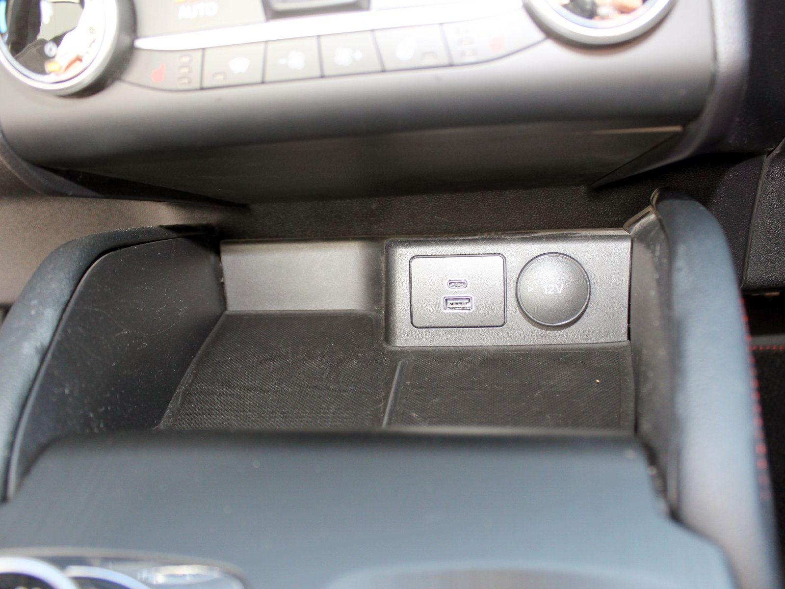 Fahrzeugabbildung Ford Kuga Plug-In Hybrid ST-Line 2,5 Duratec