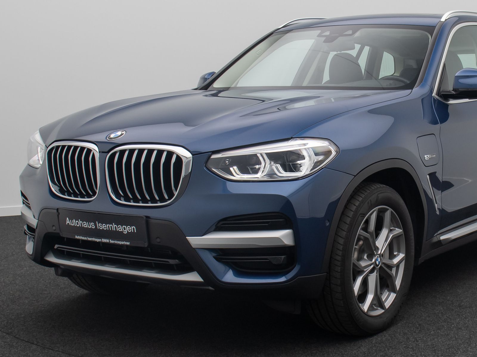 Fahrzeugabbildung BMW X3 xD30e xLine DAB Kamera AHK Alarm Panorama H/K