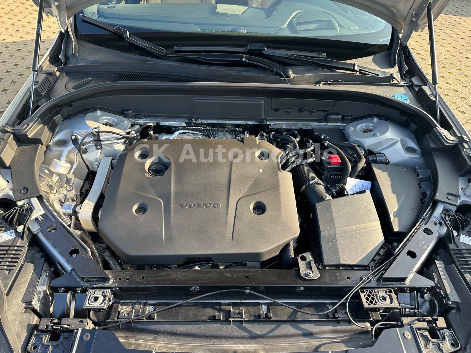 Fahrzeugabbildung Volvo XC60 B5 UltimateBright AWD/Head-Up/Pano/360°/AHK