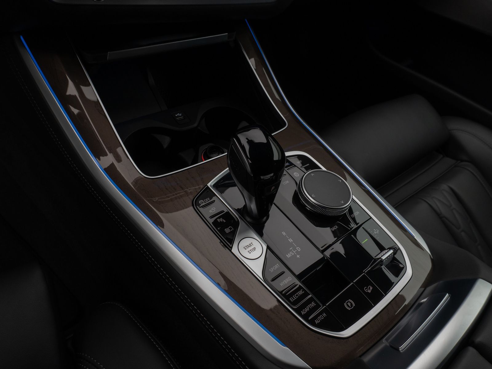 Fahrzeugabbildung BMW X5 xD45e M Sport 360°Laser HUD DAB H/K Komfort