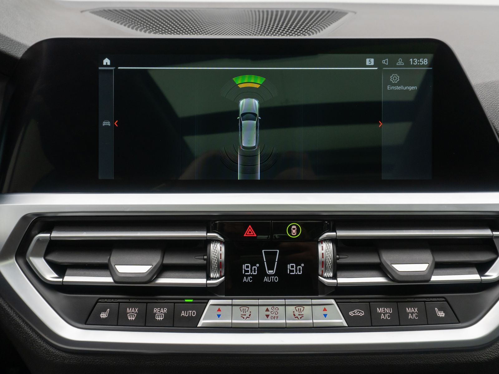 Fahrzeugabbildung BMW 330i xD SportLine Panorama DAB HiFi AHK Komfort