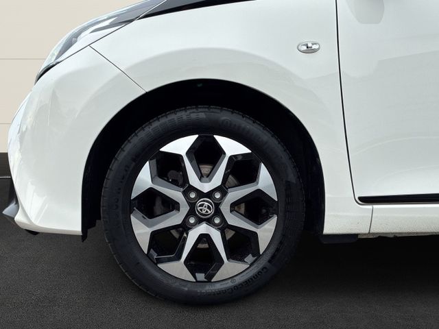 Toyota Aygo x-play club KameraKlimaAppleCarPlayTemp