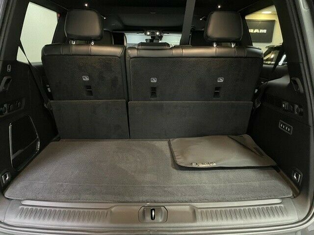 Fahrzeugabbildung Jeep WAGONEER SERIES III 5.7L-V8 ETORQUE-LUFTFEDERUNG