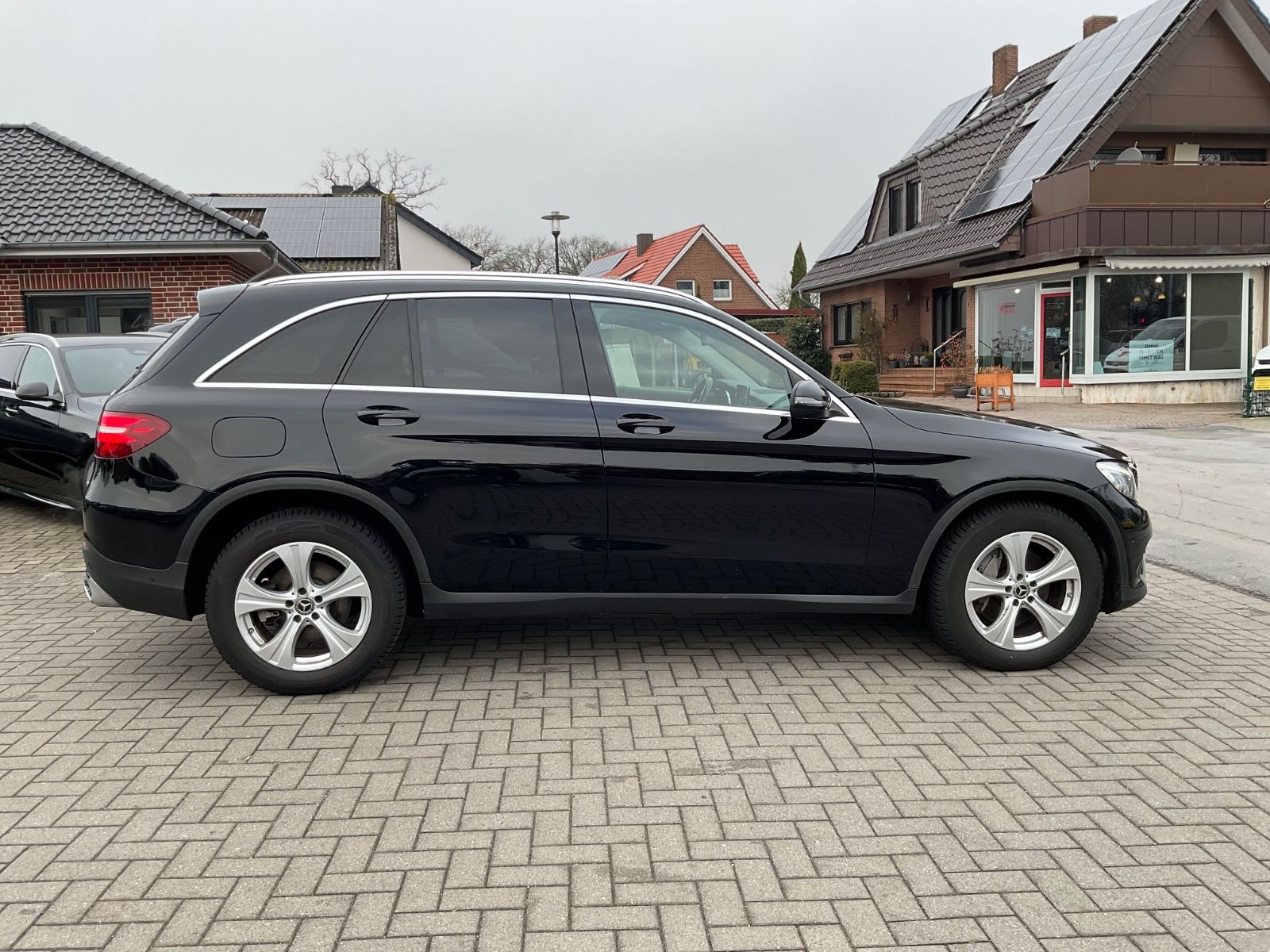 Fahrzeugabbildung Mercedes-Benz GLC 220 d 4MATIC Autom.AHK,Kamera,Distronic,LED