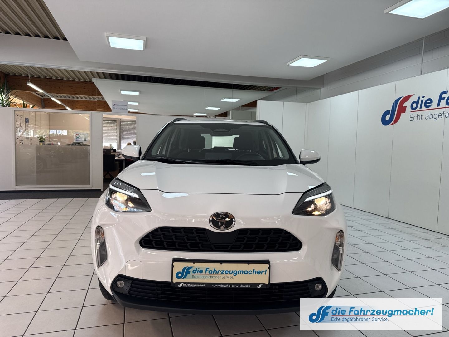 Fahrzeugabbildung Toyota Yaris Cross Hybrid FWD Comfort ACC DAB Spurhalte