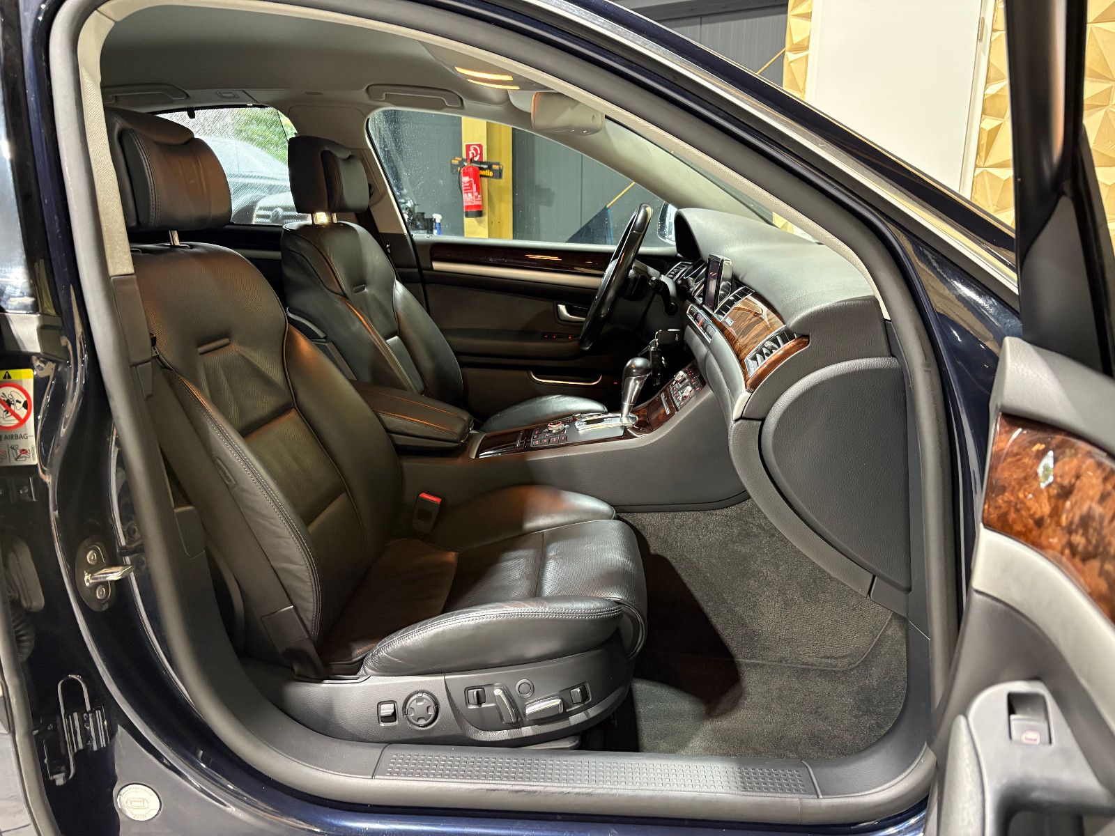 Fahrzeugabbildung Audi A8 3.2 FSI quattro/XENON/NAVI/PDC/LEDER/AUTOMATI