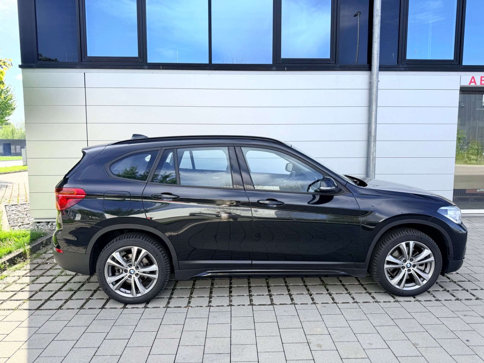 BMW X1 xDrive 25i Sport Line/Navi/LED/Head-UP foto 2