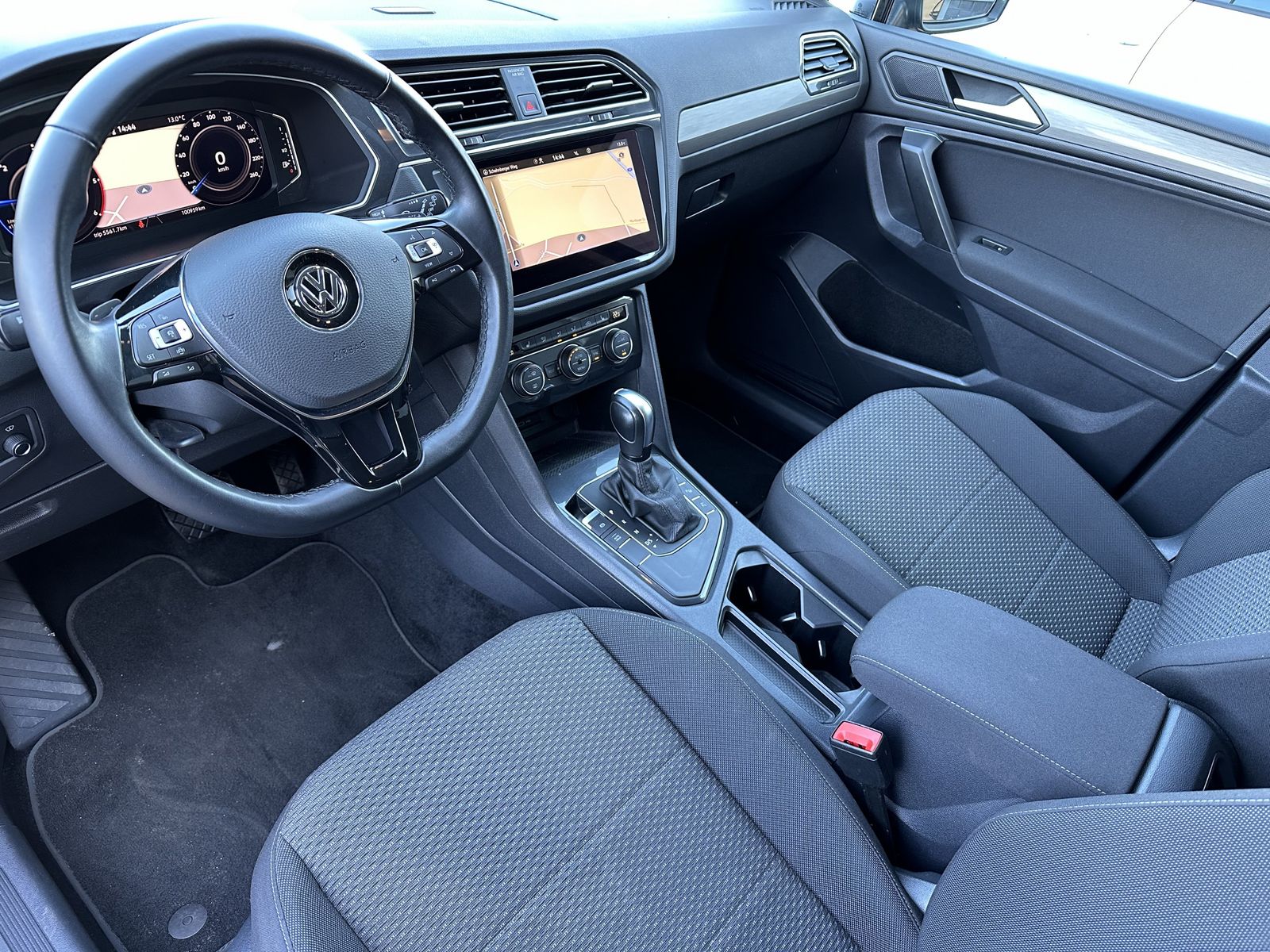 Fahrzeugabbildung Volkswagen Tiguan Allspace 2.0 TDI DSG CL NAV+LED+ACC+KAM