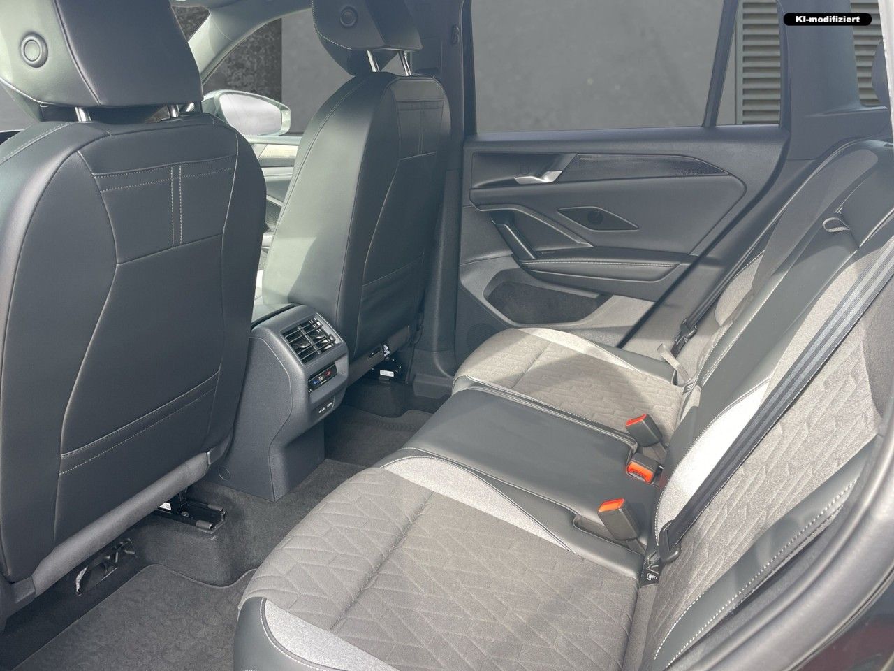 Volkswagen Tiguan 1.5 eTSI Goal AHK Matrix LED 18 Zoll foto 10