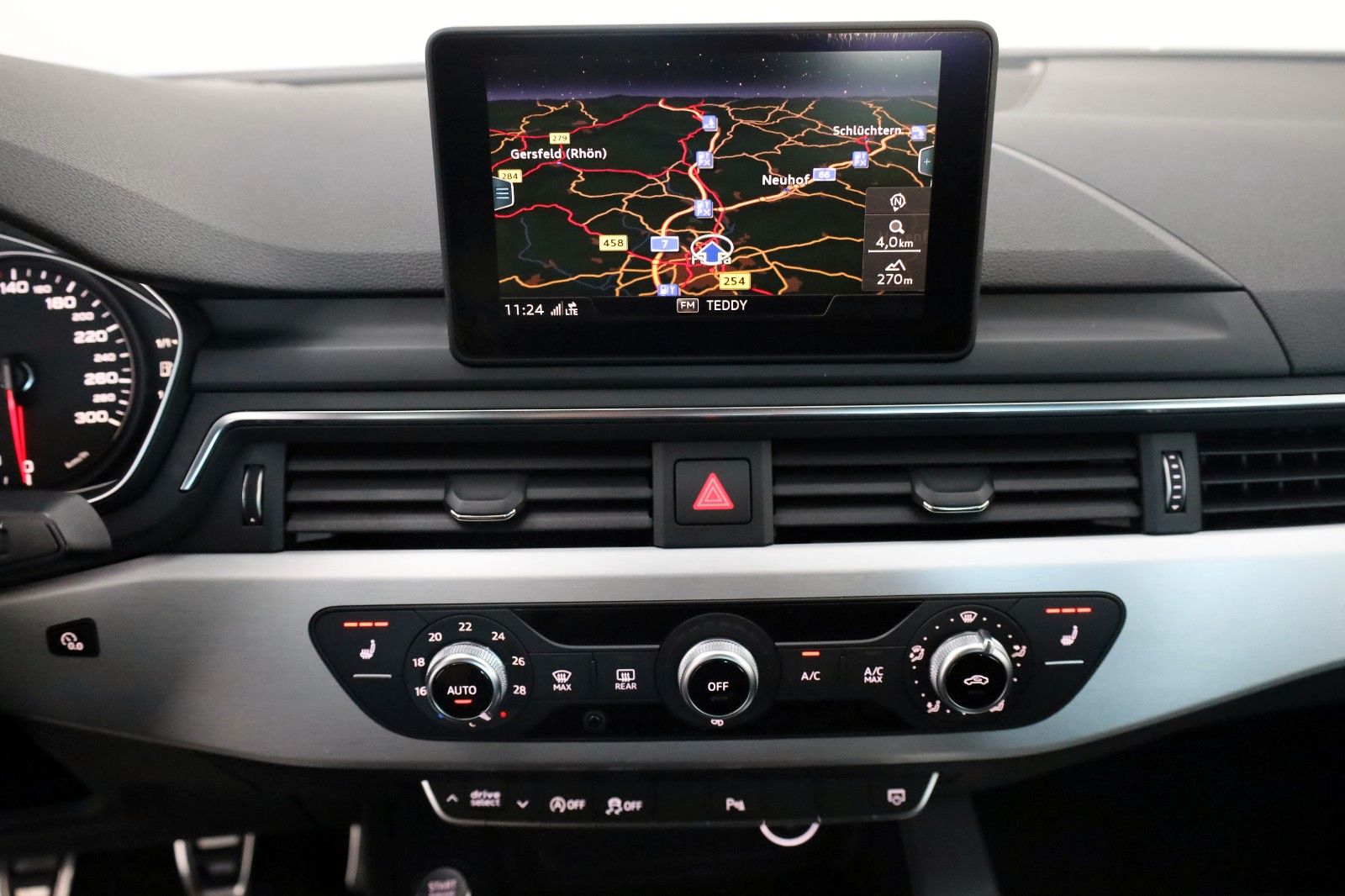 Fahrzeugabbildung Audi A4 Lim. quattro S Line T.Leder,Navi,Xenon,SH,PDC