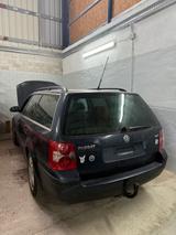Volkswagen VW Passat Kombi 2005 1,8T - Volkswagen Passat mit Benzin-Antrieb: Kombi, 2.8