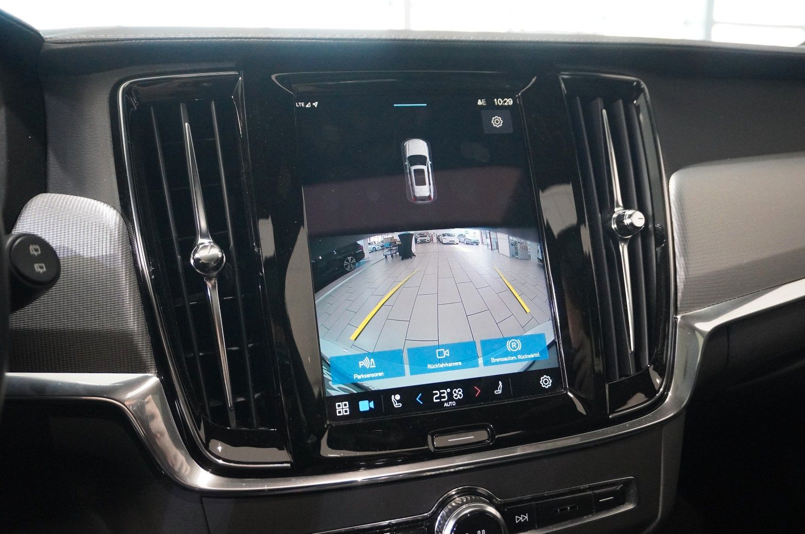 Fahrzeugabbildung Volvo V90 Kombi B4 PLUS DARK NAVI/LED/KAMERA/PANO./H&K