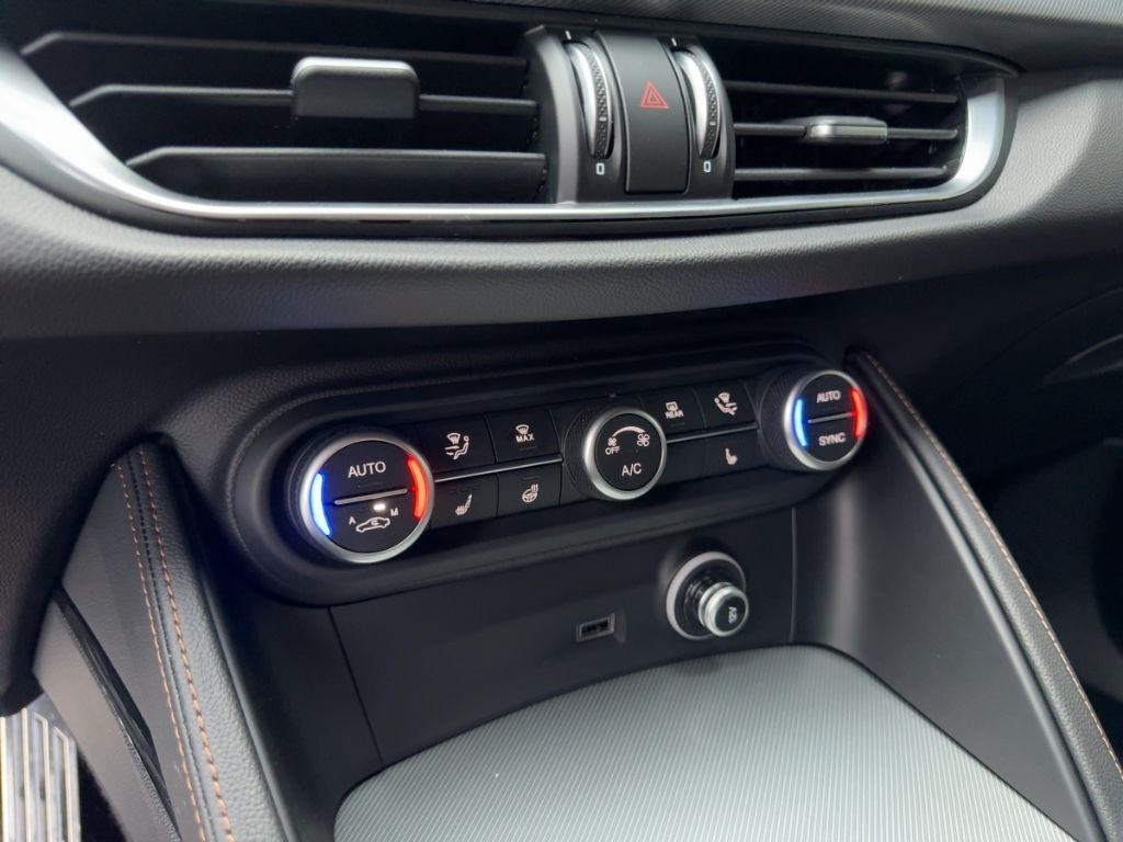 Fahrzeugabbildung Alfa Romeo Stelvio Intensa 2,2l Diesel AHK Winter RFK