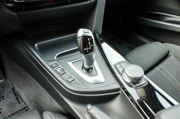 Fahrzeugabbildung BMW 318 d Touring Aut Sport Line NAVIPROF LED KEYLES