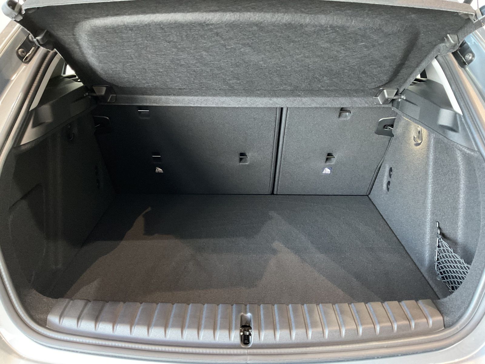 Fahrzeugabbildung BMW 118d Adaptiver LED-Scheinwerfer, Sitzheizung, Dr