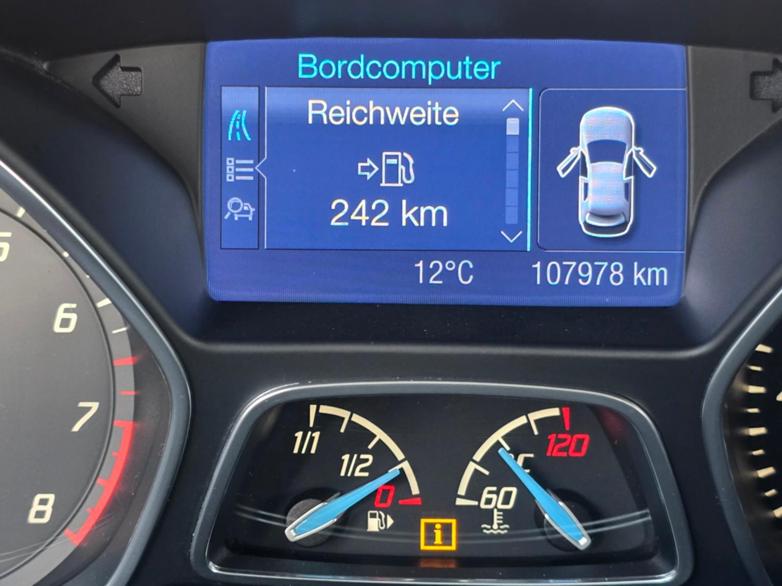 Ford Focus 2012 — photo 16