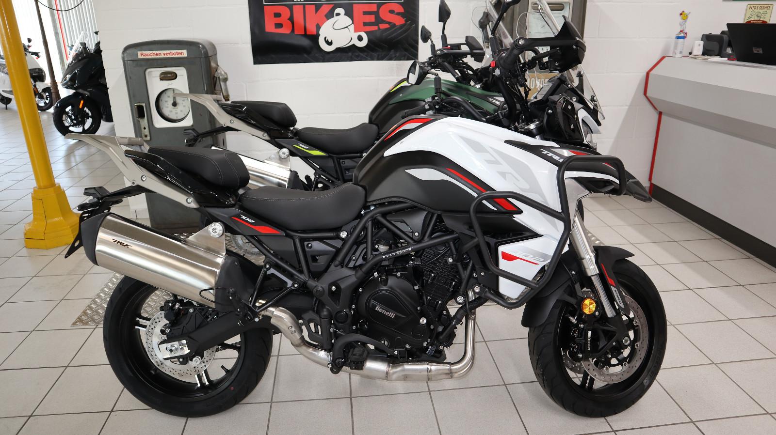 Benelli TRK 702  E5+ mit Adventure Kit ( Kofferset )