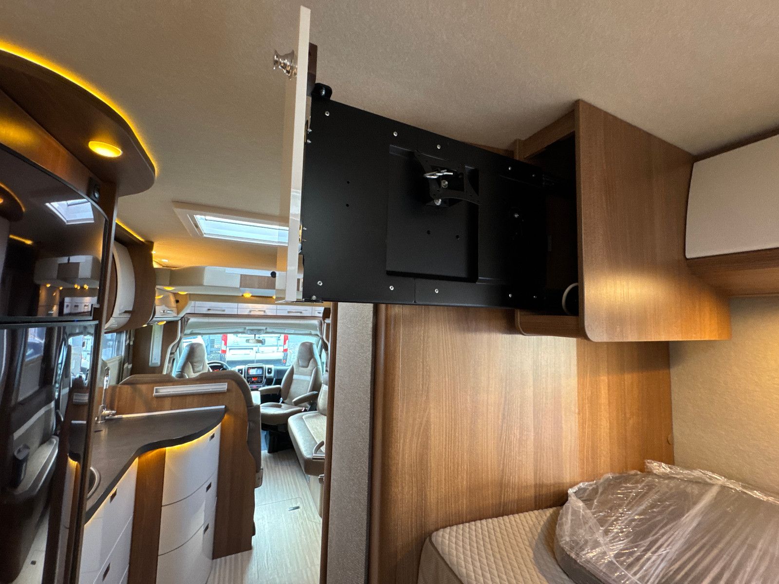 Fahrzeugabbildung Carthago C-Tourer T 148 LE H SOLAR TV SAT HUBBETT KAMERA