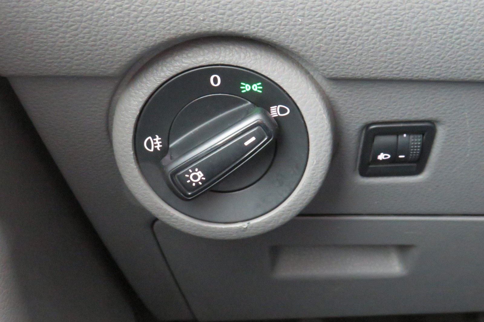 Fahrzeugabbildung Volkswagen T6 Kasten TDI KURZ KLAPPE KLIMA PDC TELVOR 1.HD