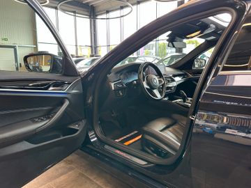 MYAUTOCENTER – Gebraucht- und Jahreswagen mit Werkstattservice in Pfaffenhofen BMW 520 *KEYLES*HEAD-UP*PANO*ACC*AHK*PDC(CAM)*