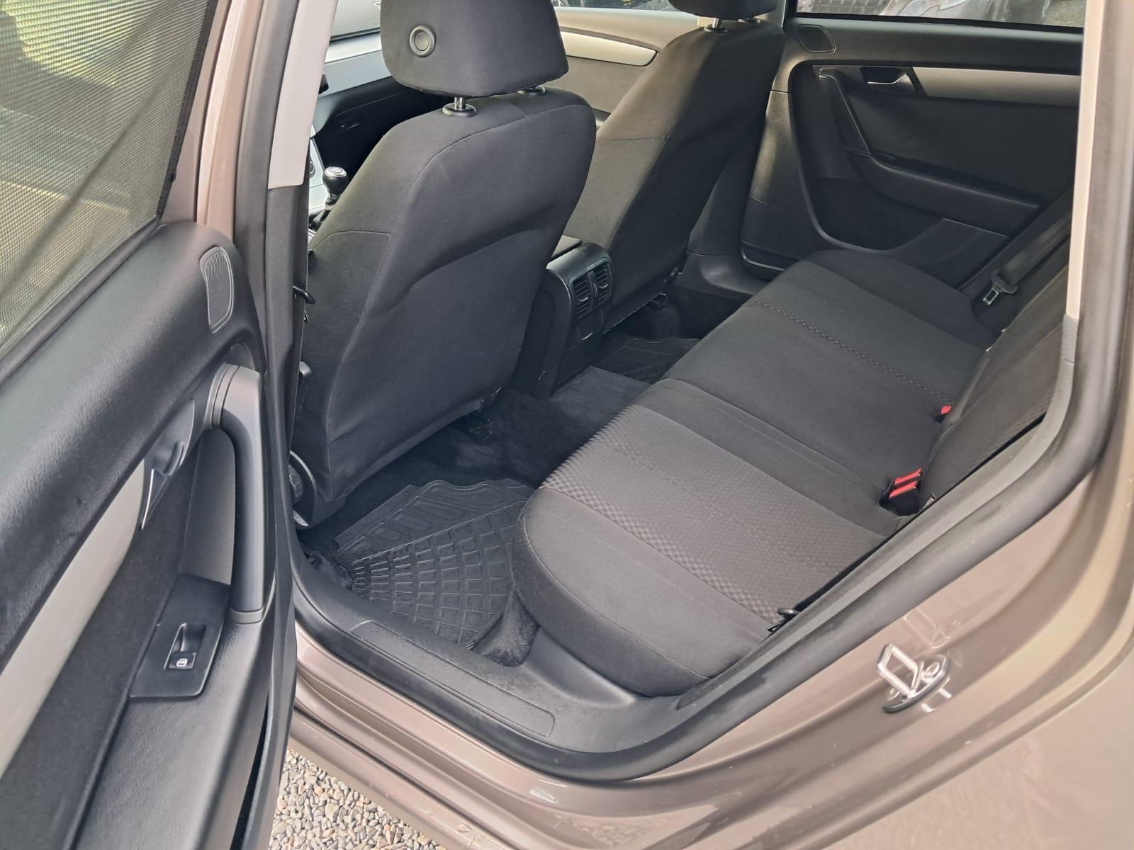 Volkswagen Passat 2011 — photo 12