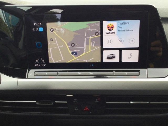 Fahrzeugabbildung Volkswagen Golf VIII TSI Life Standhzg. LED AHK Navi Pano A