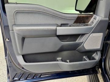 Ford F150 Lightning Lariat gr. Batterie in Hamburg+18
