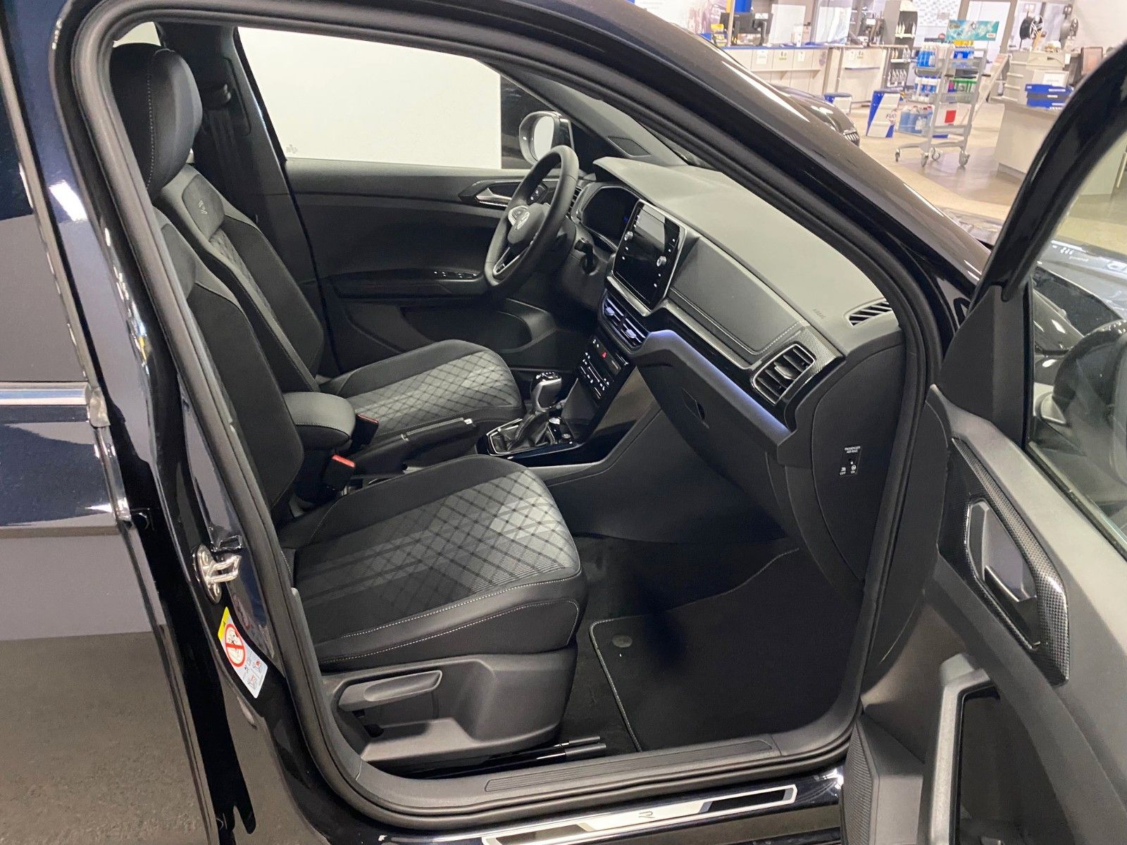 Fahrzeugabbildung Volkswagen T-Cross 1.5 TSI DSG R-Line+2029 GARANTIE+ACC+AHK