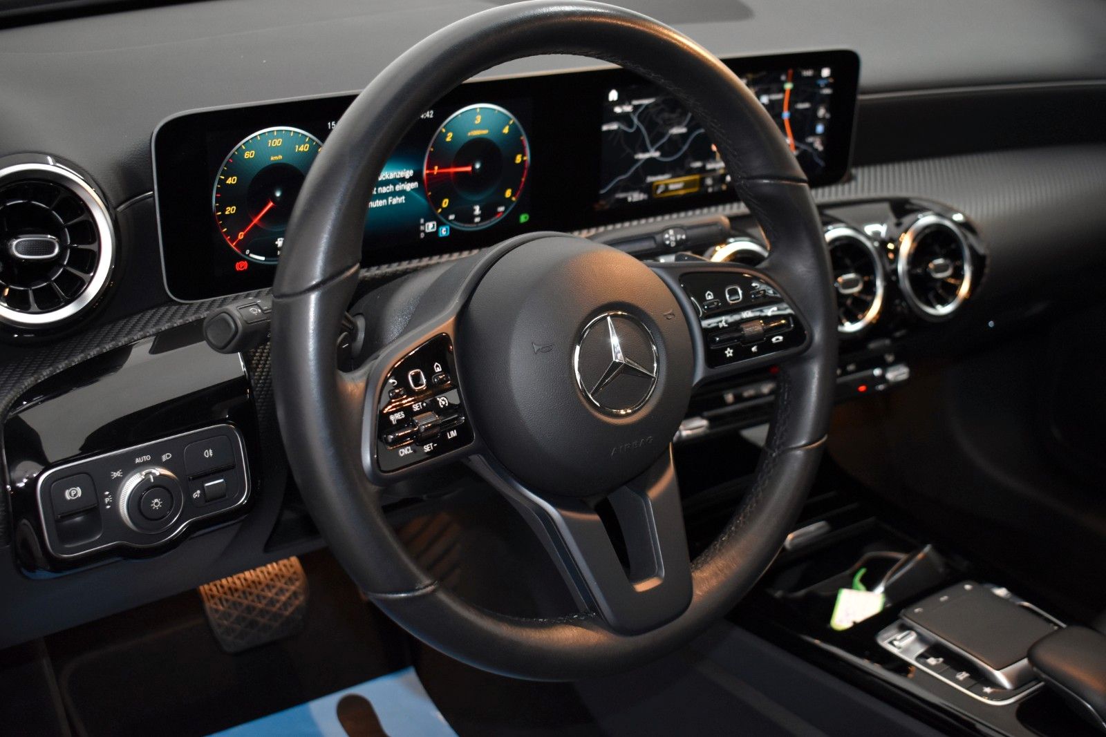 Fahrzeugabbildung Mercedes-Benz A 180d T.Leder,Navi,LED,SH,Panorama