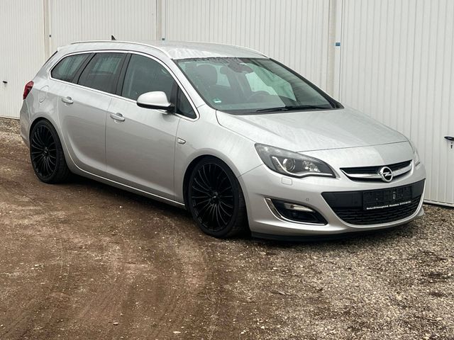 Opel Astra ST Exklusiv schwarze19"Alu tiefer K&W Navi