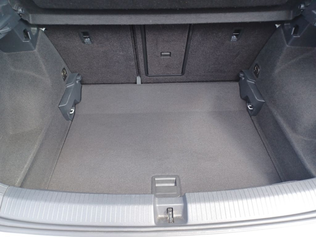 Fahrzeugabbildung Volkswagen T-Roc 1.5 TSI Sport R-Line LED Navi, ACC