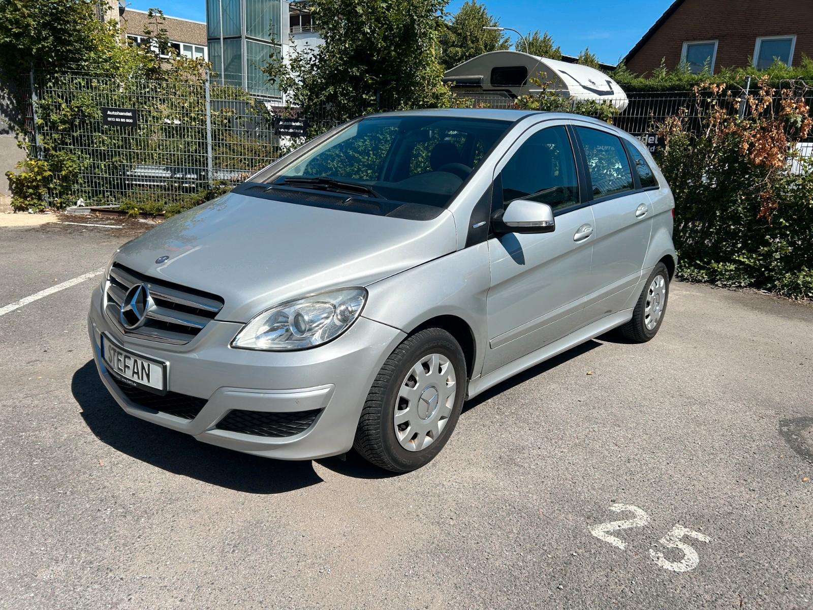 Mercedes-Benz B 180 Klima, Navi, Bluetooth, Allwetter-Reifen,