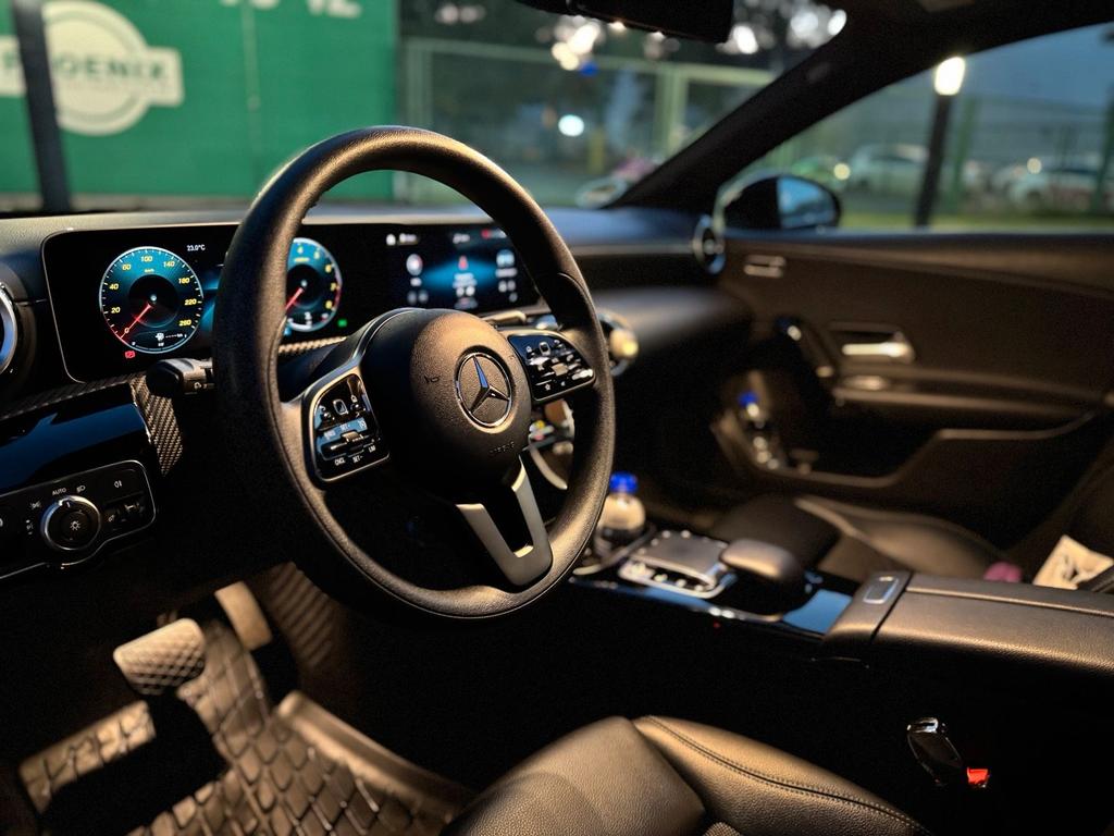 Mercedes-Benz A 220