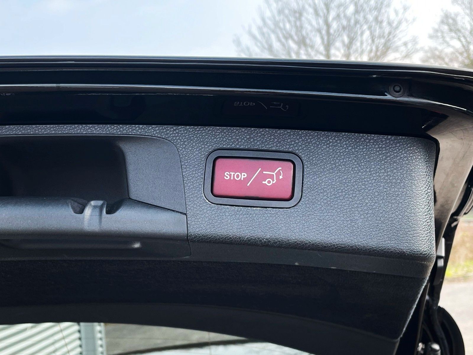 Fahrzeugabbildung Mercedes-Benz E 220T AUT. 4-MATIC NAVI CAM LED AHK 1.Hd